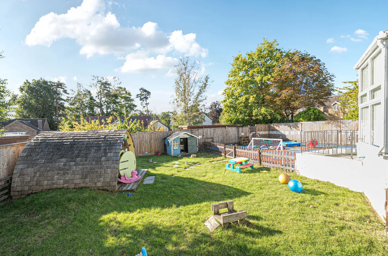 MacDonald Road, Lightwater, Surrey, GU18 5XY, photo 10