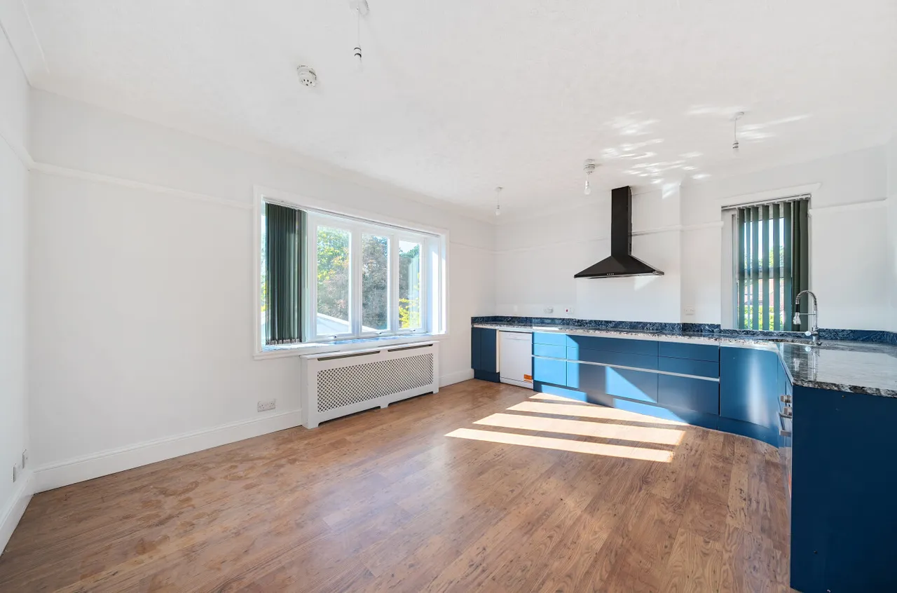 MacDonald Road, Lightwater, Surrey, GU18 5XY, photo 3