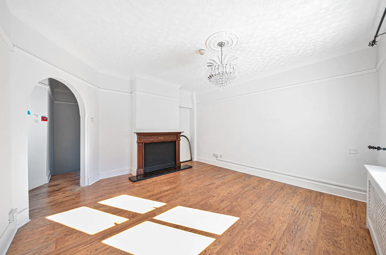 MacDonald Road, Lightwater, Surrey, GU18 5XY, photo 4