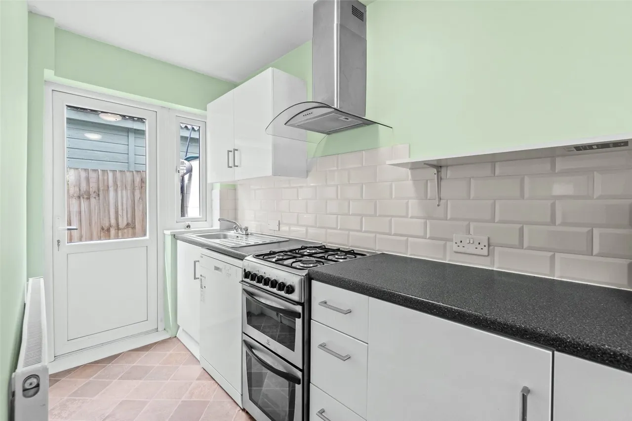 Twining Avenue, Twickenham, TW2 5LR, photo 8