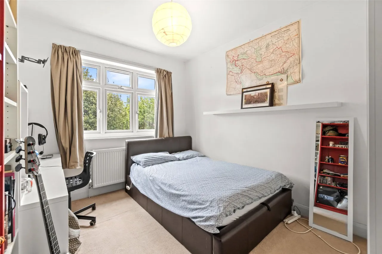 Twining Avenue, Twickenham, TW2 5LR, photo 12