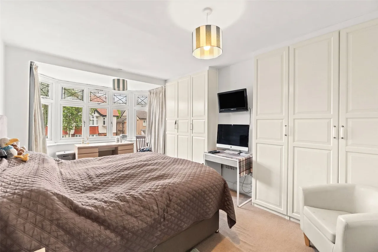 Twining Avenue, Twickenham, TW2 5LR, photo 11
