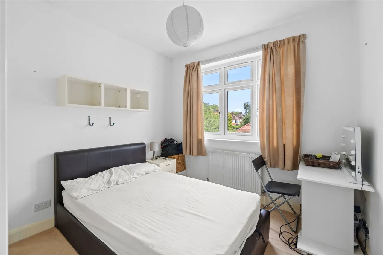 Twining Avenue, Twickenham, TW2 5LR, photo 13