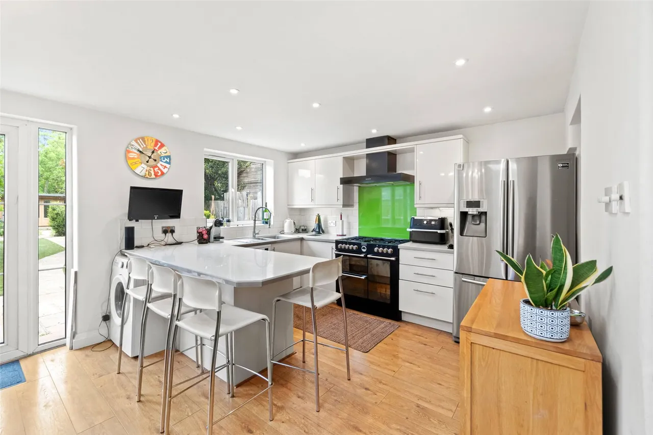 Twining Avenue, Twickenham, TW2 5LR, photo 4