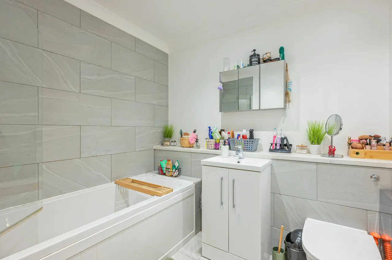 Flat 10 Caraway Heights, 240 Poplar High Street, London, photo 4