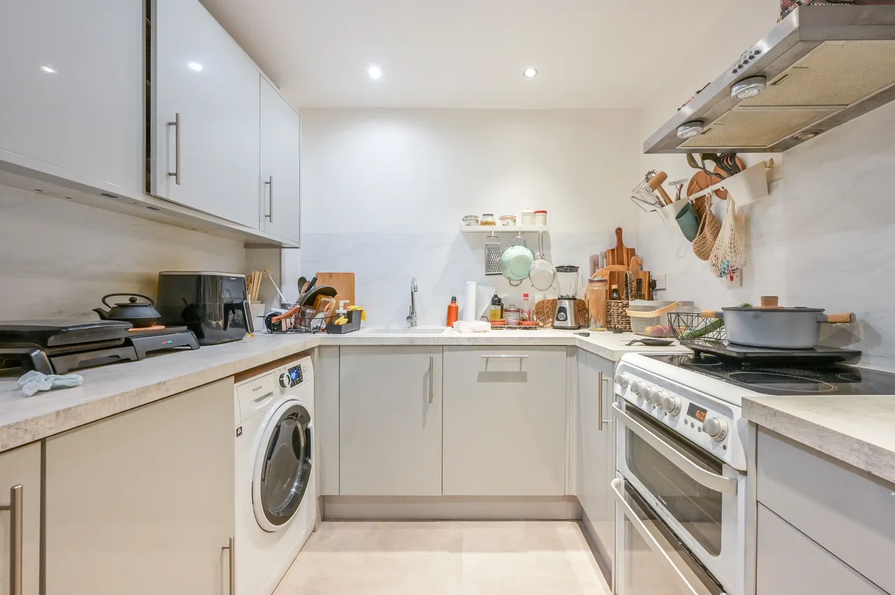 Flat 10 Caraway Heights, 240 Poplar High Street, London, photo 2