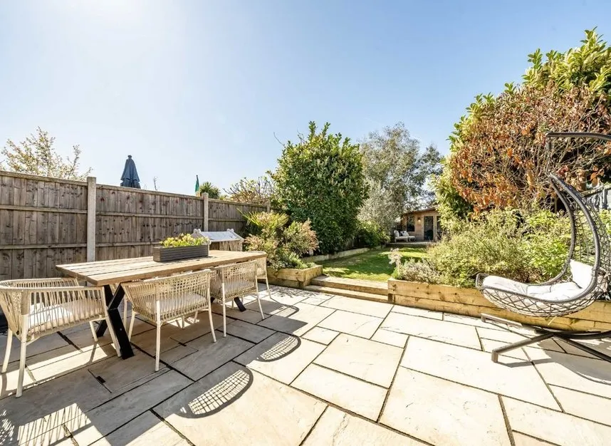 Vicarage Road, Sunbury-On-Thames, TW16, photo 9