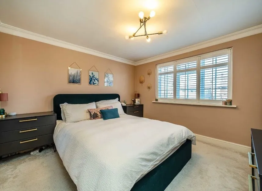 Vicarage Road, Sunbury-On-Thames, TW16, photo 4