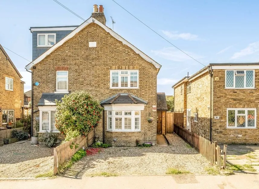 2 bed house for sale — Vicarage Road, Sunbury-On-Thames, TW16