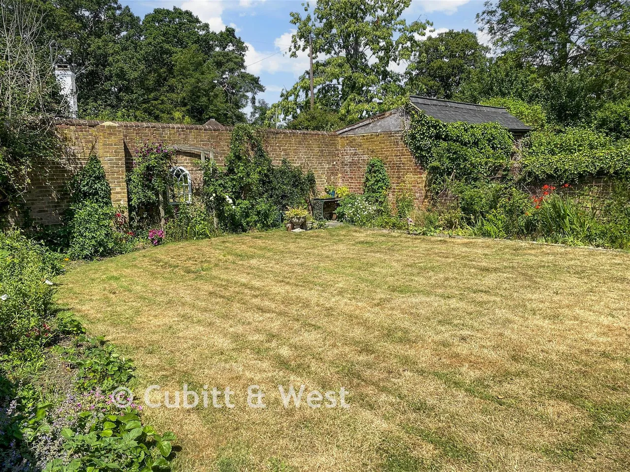 Jolesfield, Partridge Green, RH13, photo 15
