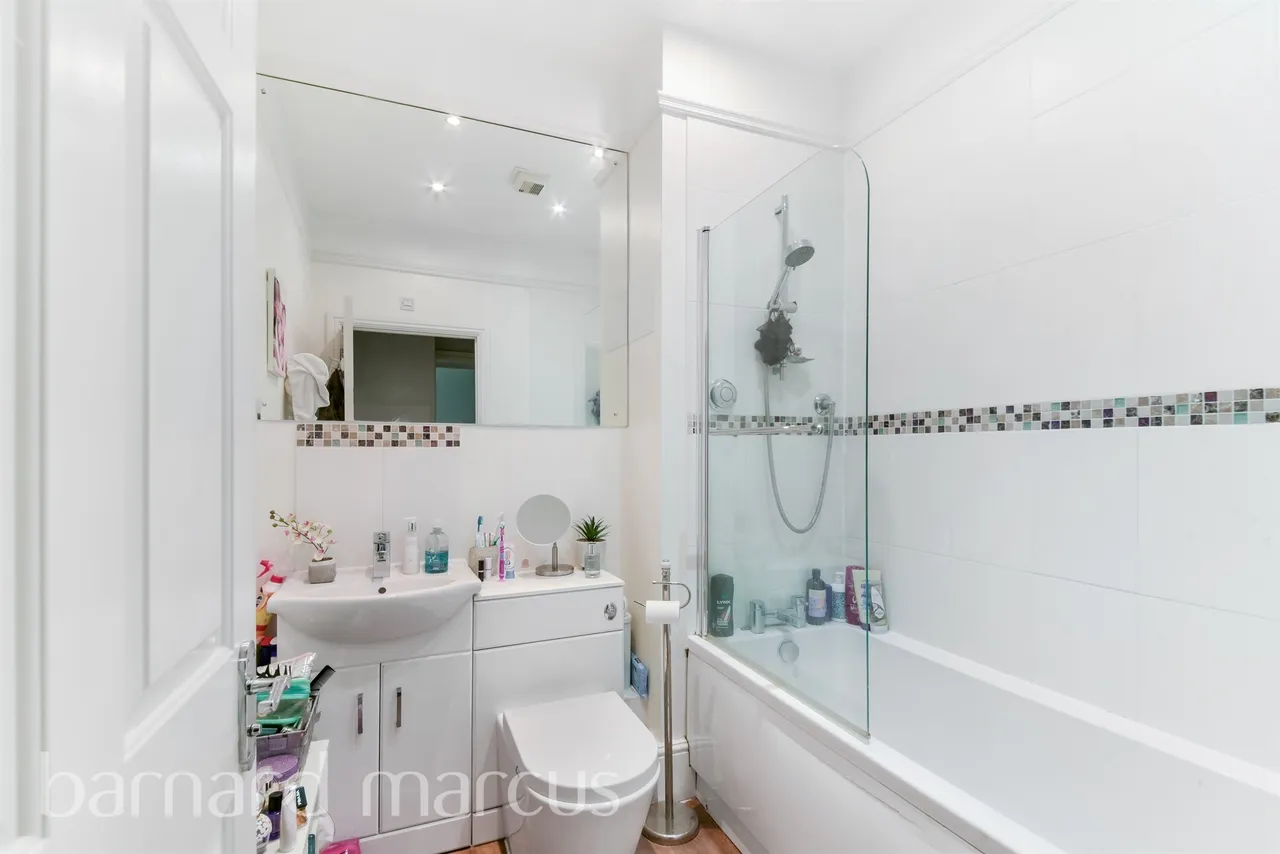 Horton Crescent, Epsom, photo 7