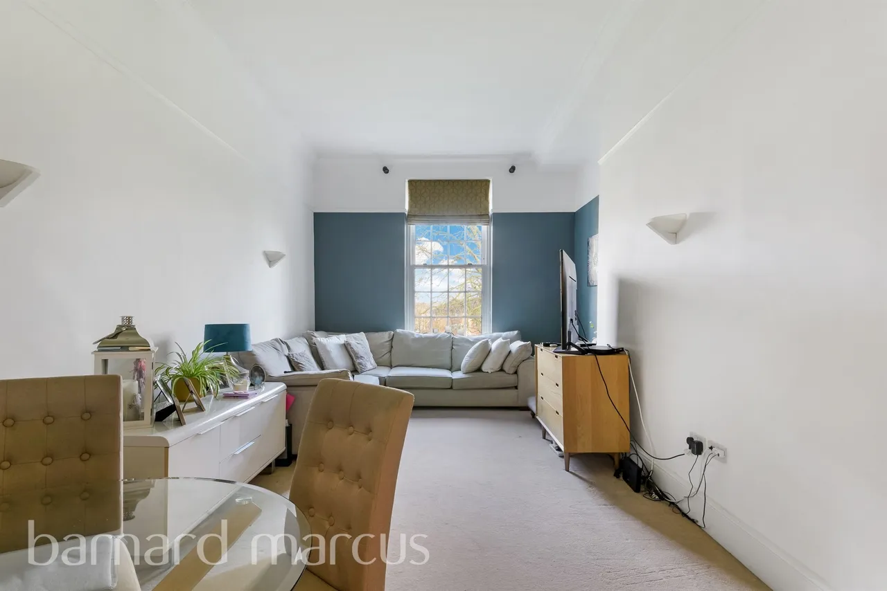 Horton Crescent, Epsom, photo 4