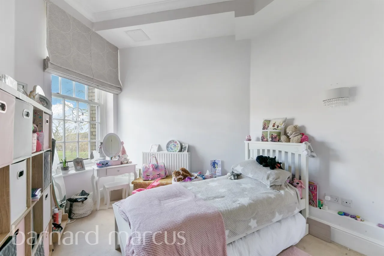 Horton Crescent, Epsom, photo 5