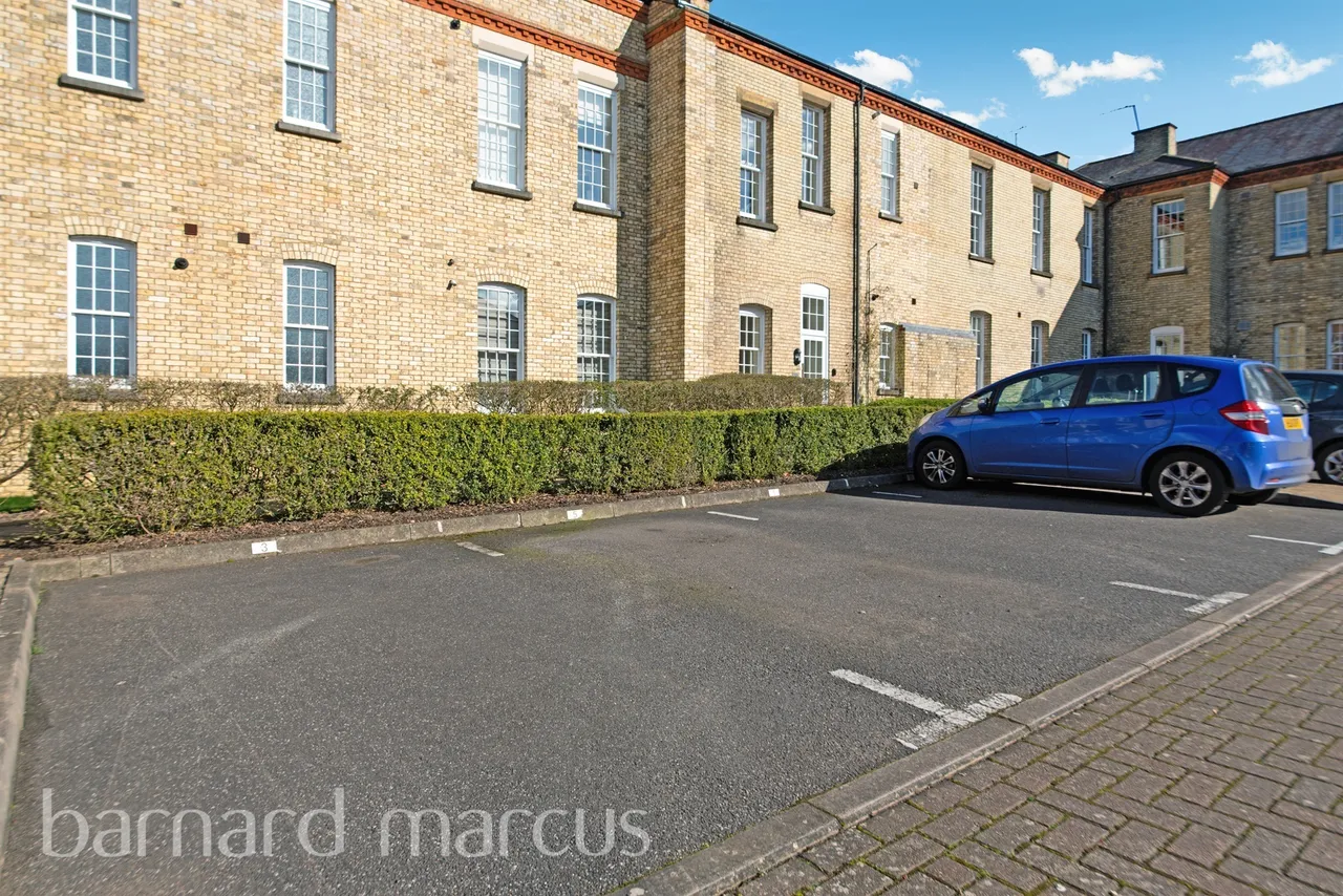 Horton Crescent, Epsom, photo 9