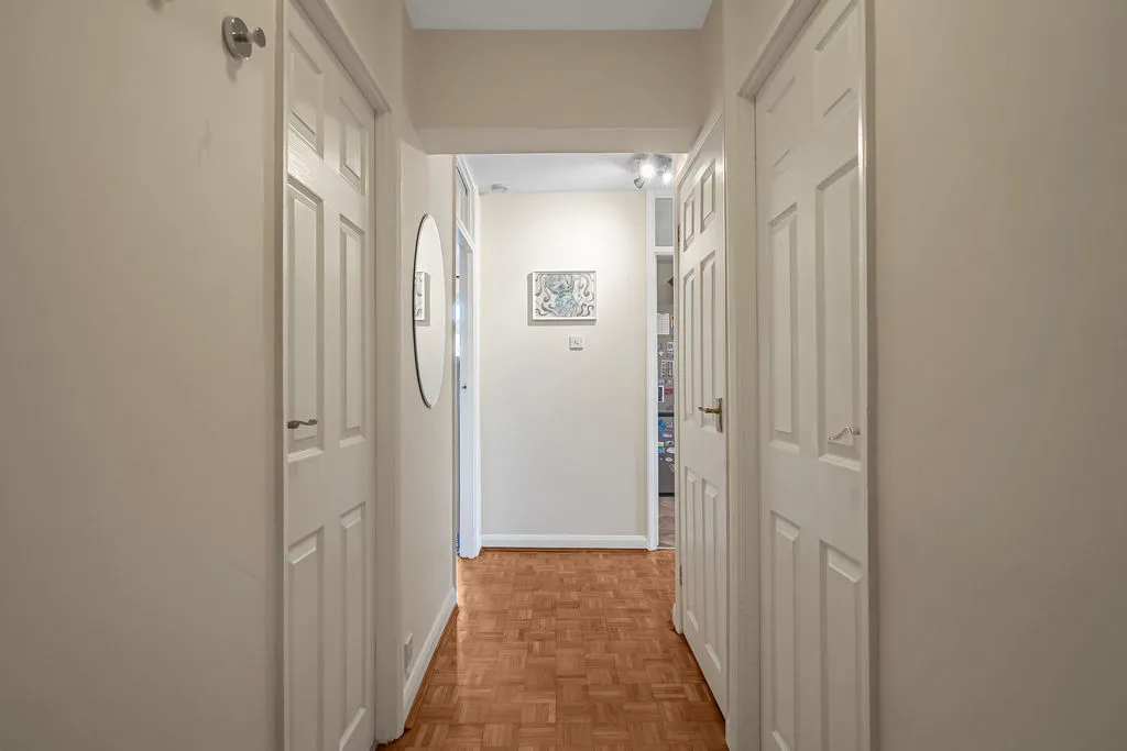 Gainsborough Court, Walton-On-Thames, KT12, photo 7