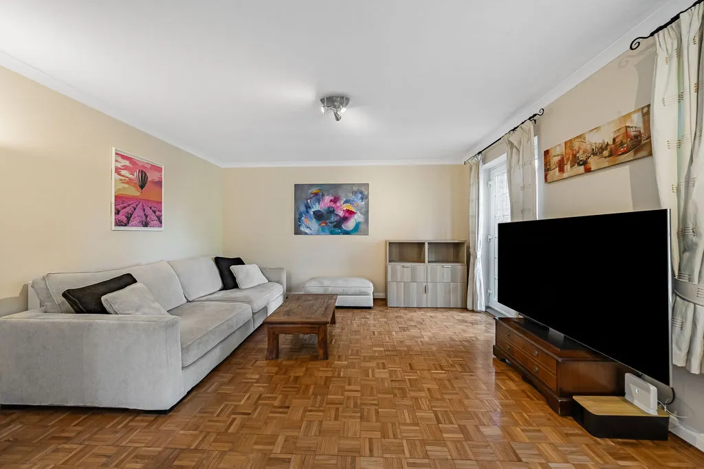 Gainsborough Court, Walton-On-Thames, KT12, photo 3