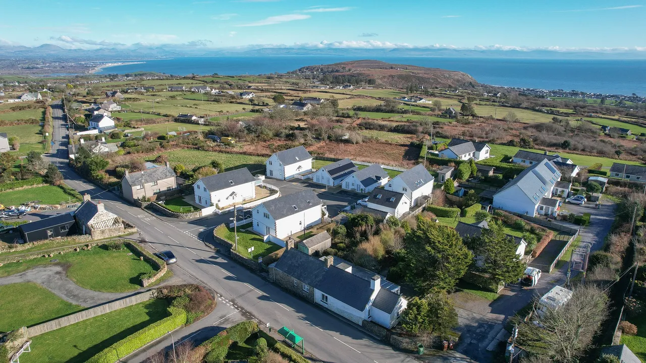 Bryn Hedd, Mynytho, Pwllheli, Gwynedd, LL53 7RF, photo 3