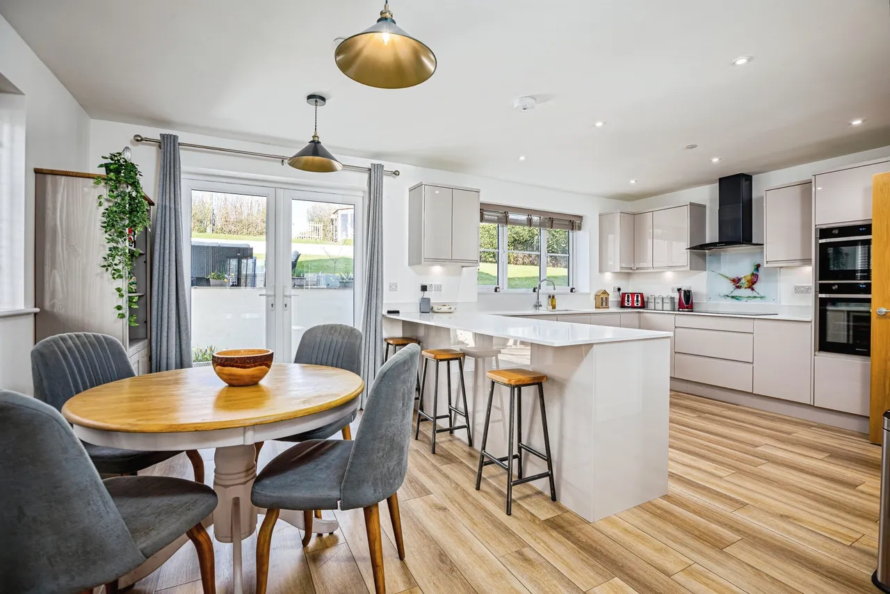 4 bed house for sale, Swan Bank, Pool Quay, SY21