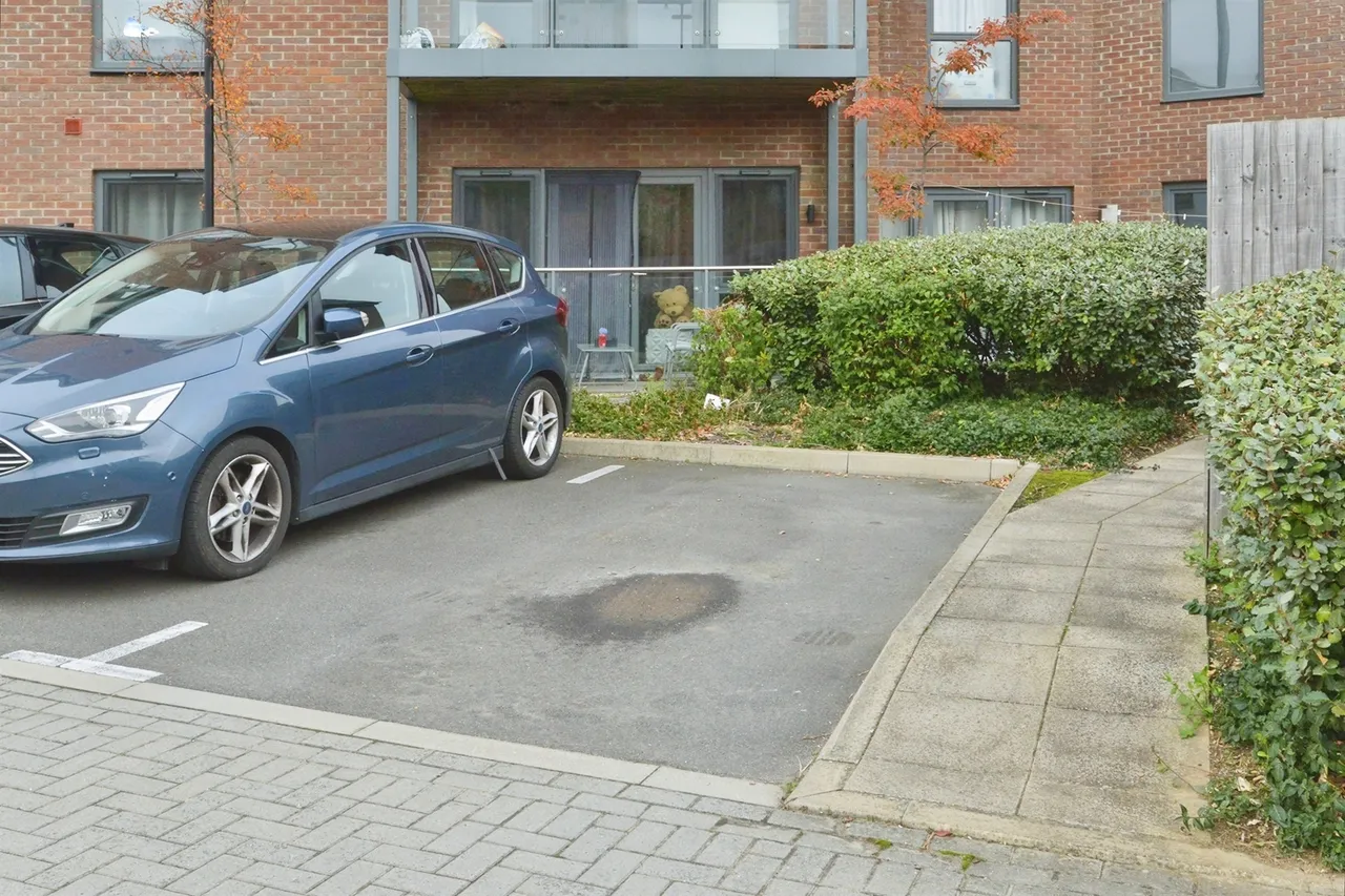Harvard Way, Oakgrove, Milton Keynes, photo 12