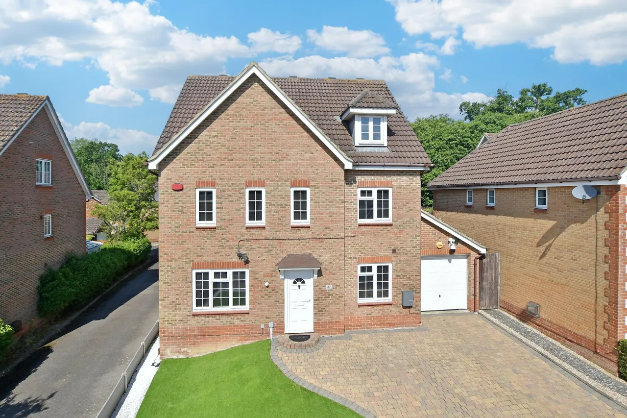 6 bed house for sale, Sweet Bay Crescent, Ashford, TN23