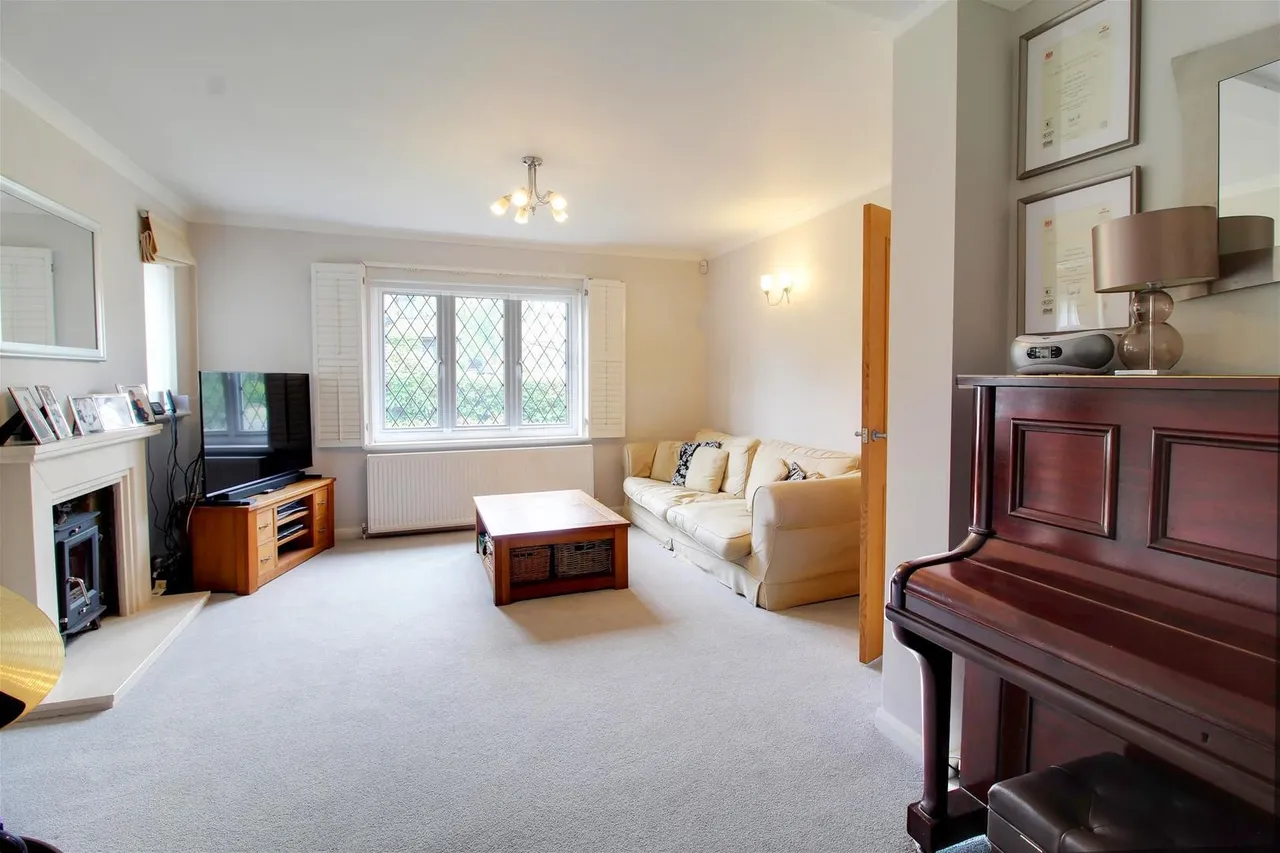 Bradmore Way, Brookmans Park, Hertfordshire AL9 7QY, photo 11