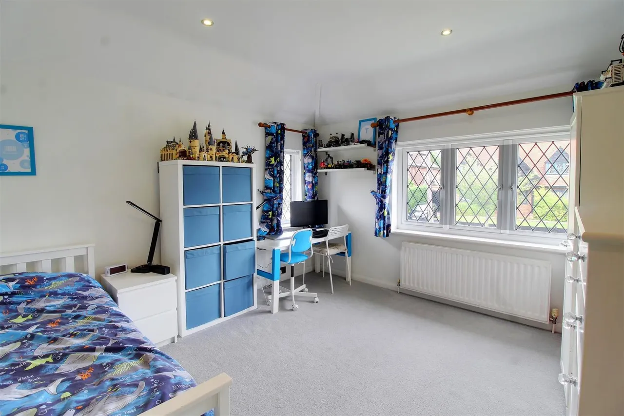 Bradmore Way, Brookmans Park, Hertfordshire AL9 7QY, photo 9