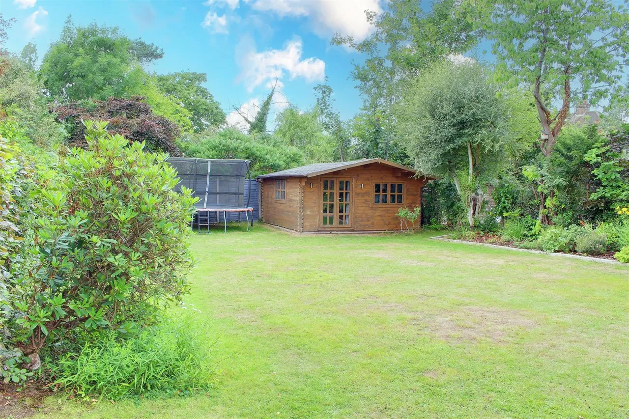 Bradmore Way, Brookmans Park, Hertfordshire AL9 7QY, photo 23