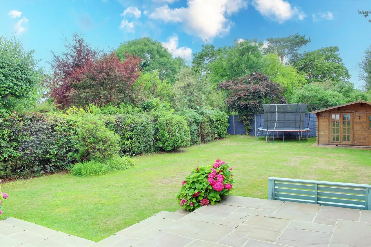 Bradmore Way, Brookmans Park, Hertfordshire AL9 7QY, photo 10