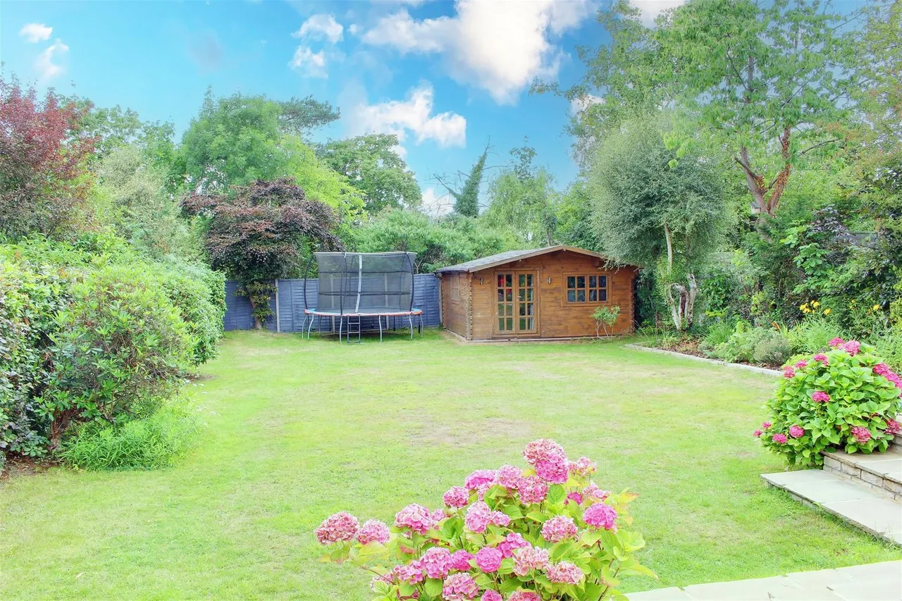 Bradmore Way, Brookmans Park, Hertfordshire AL9 7QY, photo 20