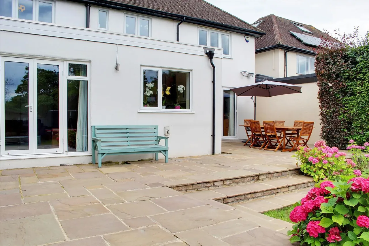 Bradmore Way, Brookmans Park, Hertfordshire AL9 7QY, photo 22