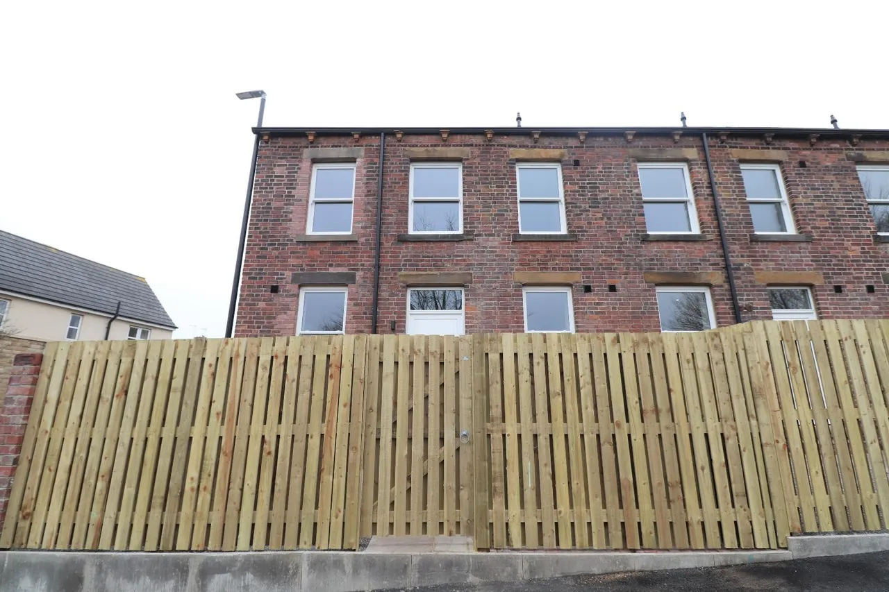 Carlisle Road, Pudsey, LS28, photo 17