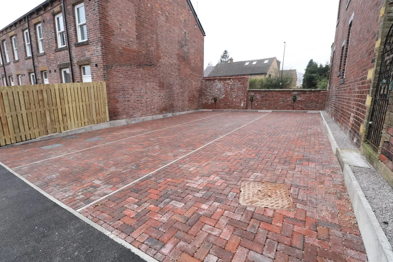 Carlisle Road, Pudsey, LS28, photo 16