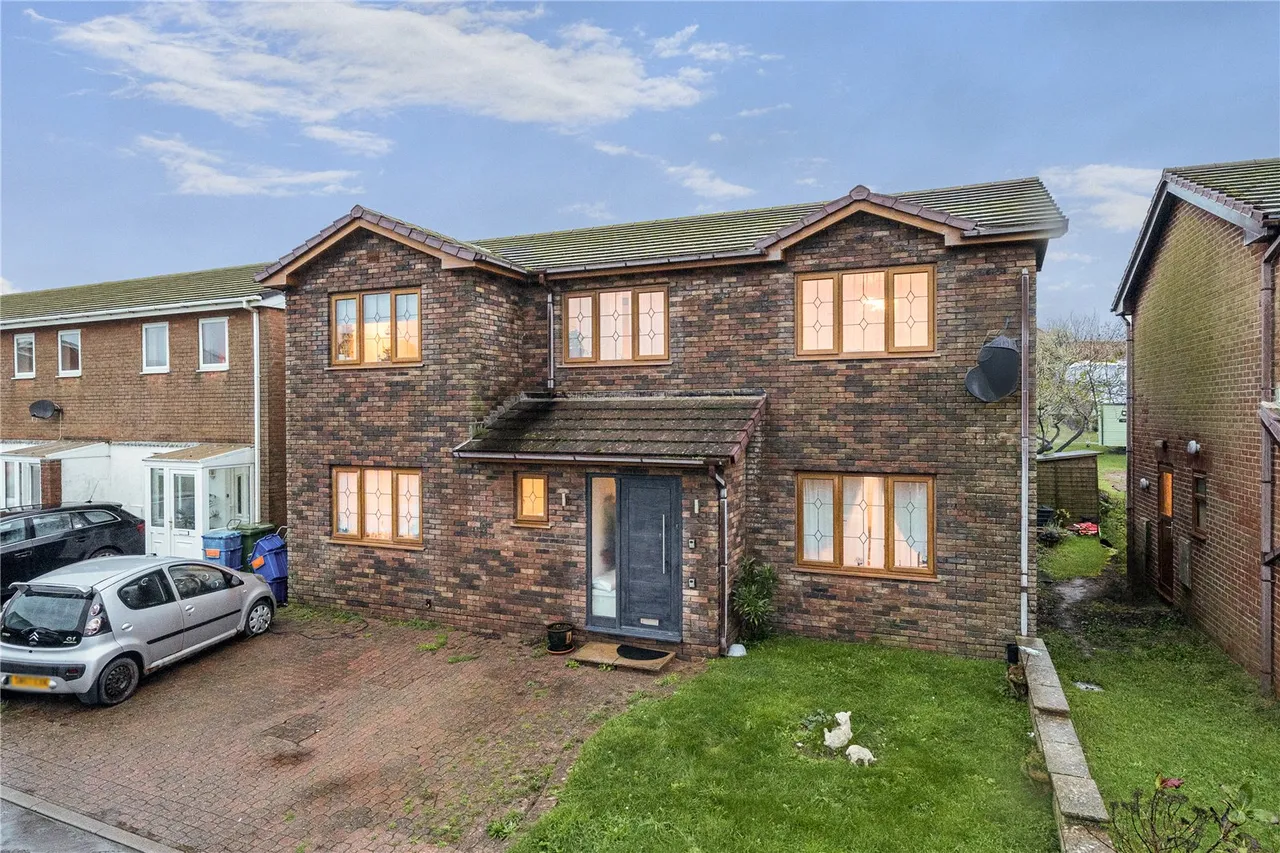 4 bed house for sale, Plas Edwards, Tywyn