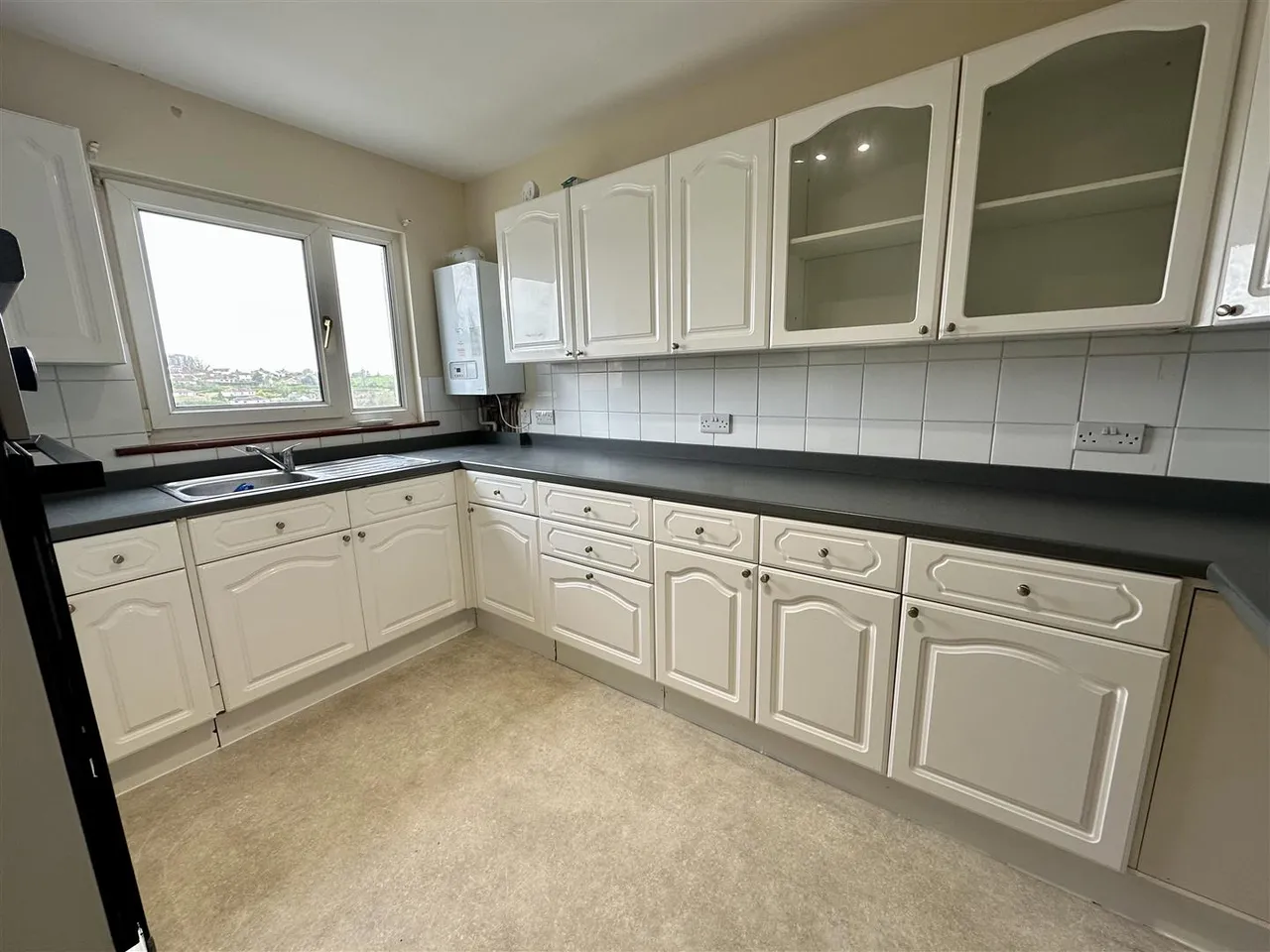 Ocean View Crescent, Brixham, photo 2