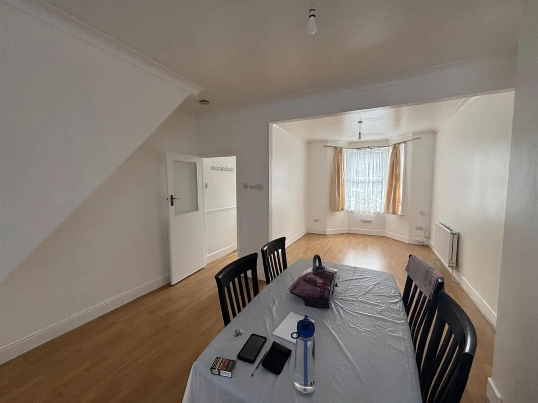 Kingsland Road, London, E13, photo 2