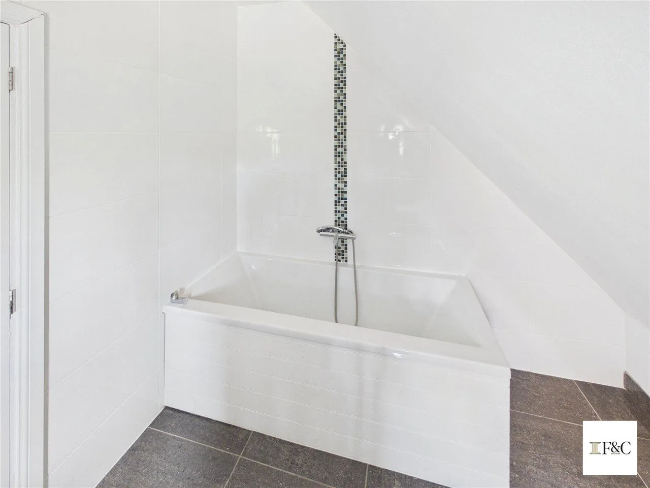 Exceptional Six-Bedroom Detached Family Home with Self-Contained Annexe and Direct Access to Cambourne Eco Park, photo 30