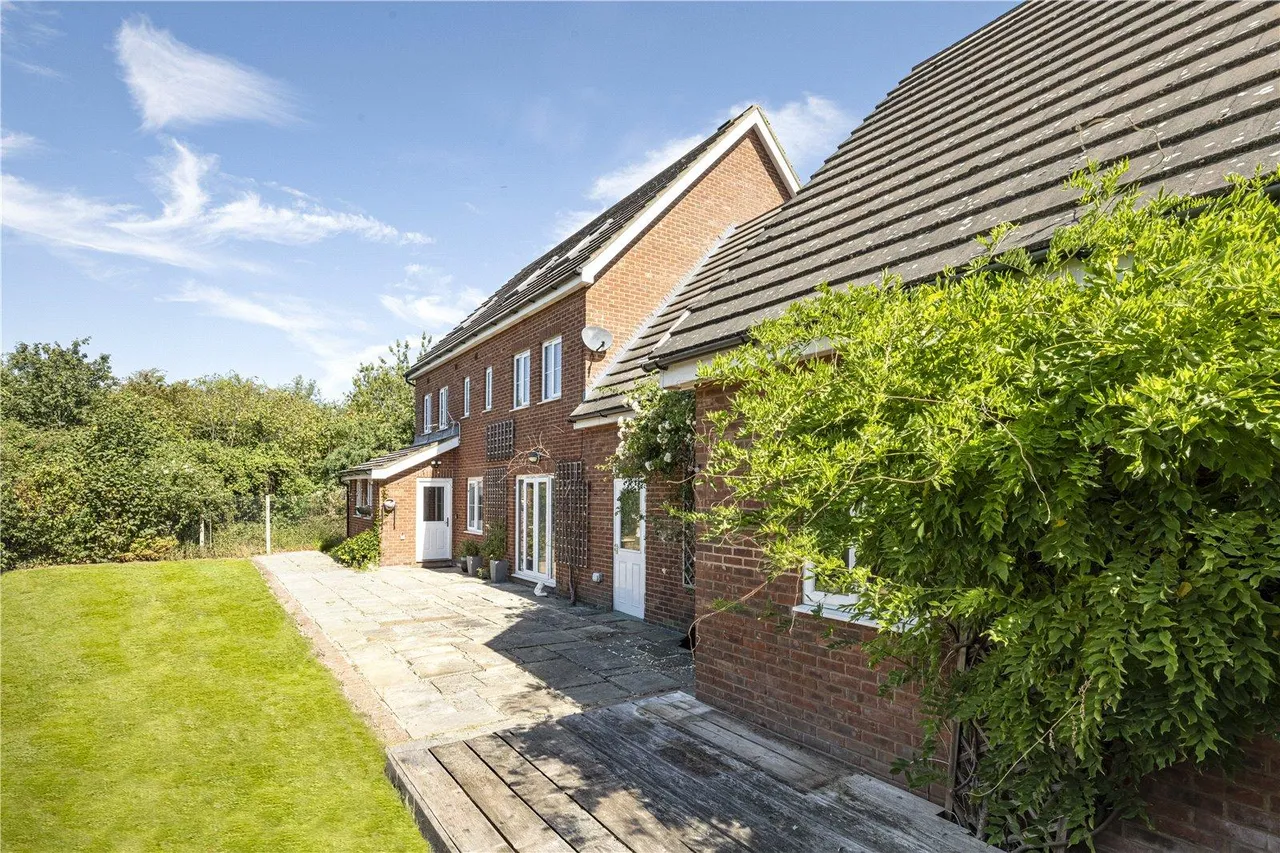 Exceptional Six-Bedroom Detached Family Home with Self-Contained Annexe and Direct Access to Cambourne Eco Park, photo 44