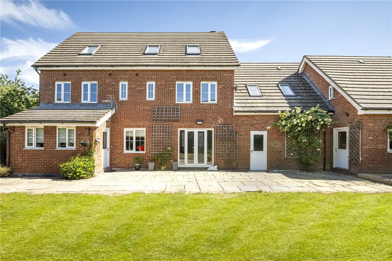 Exceptional Six-Bedroom Detached Family Home with Self-Contained Annexe and Direct Access to Cambourne Eco Park, photo 20