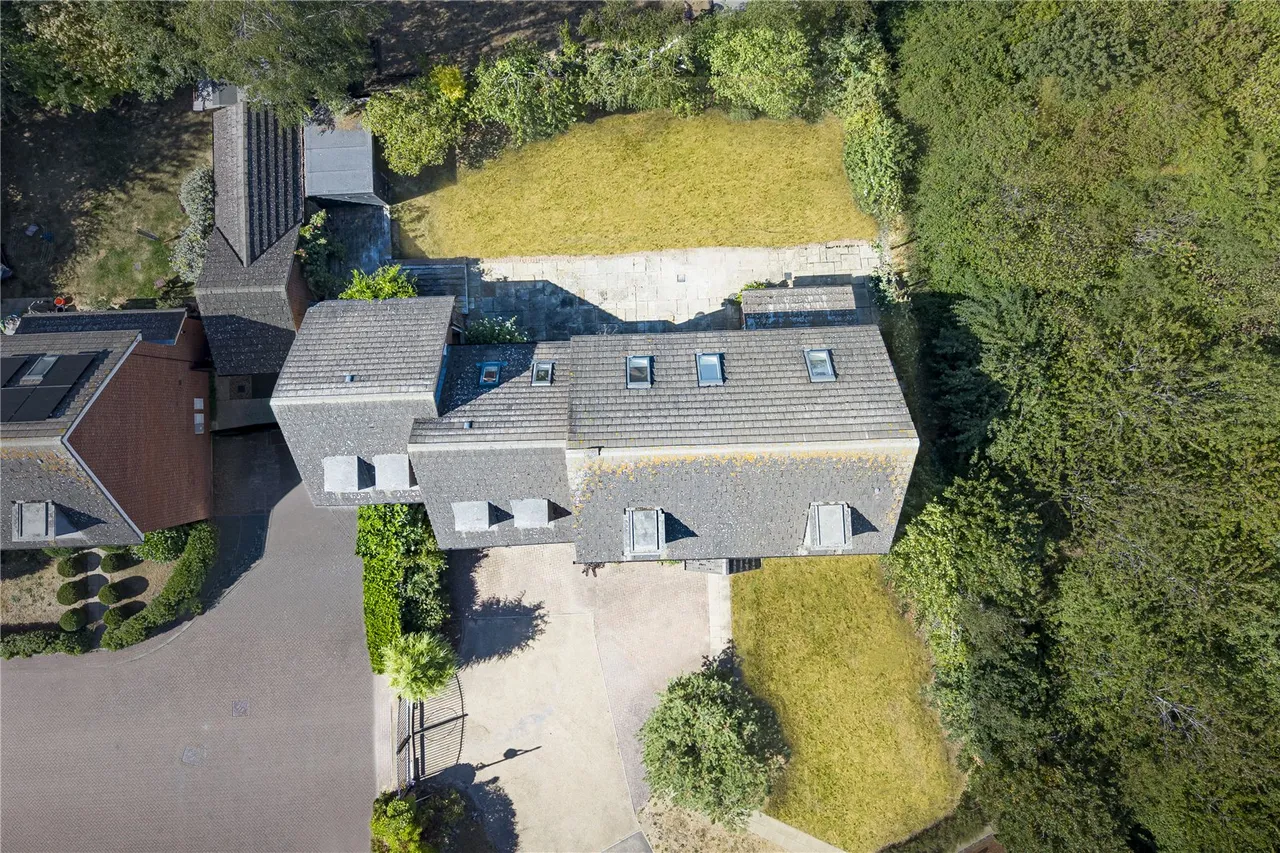 Exceptional Six-Bedroom Detached Family Home with Self-Contained Annexe and Direct Access to Cambourne Eco Park, photo 18