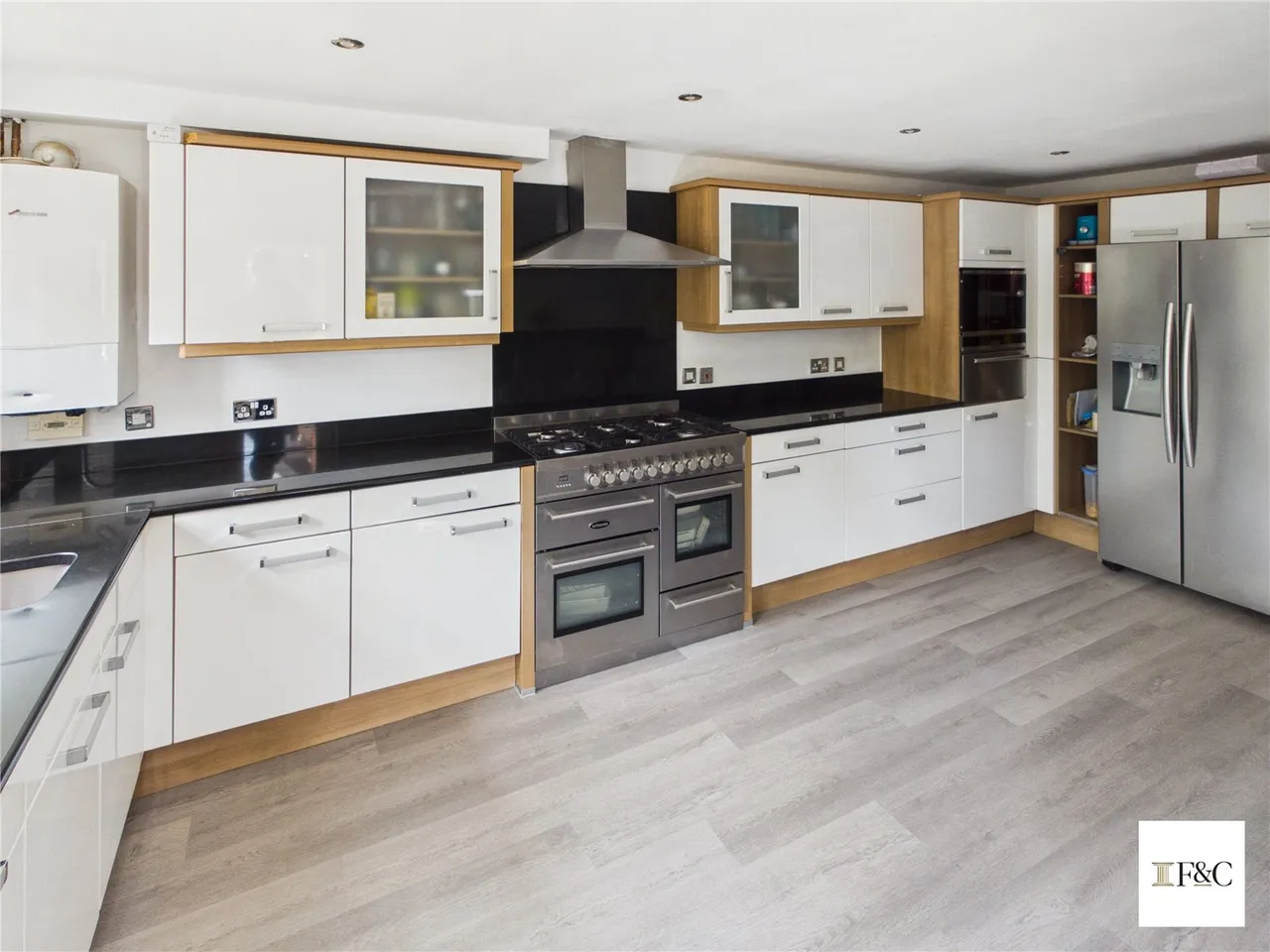 Exceptional Six-Bedroom Detached Family Home with Self-Contained Annexe and Direct Access to Cambourne Eco Park, photo 11