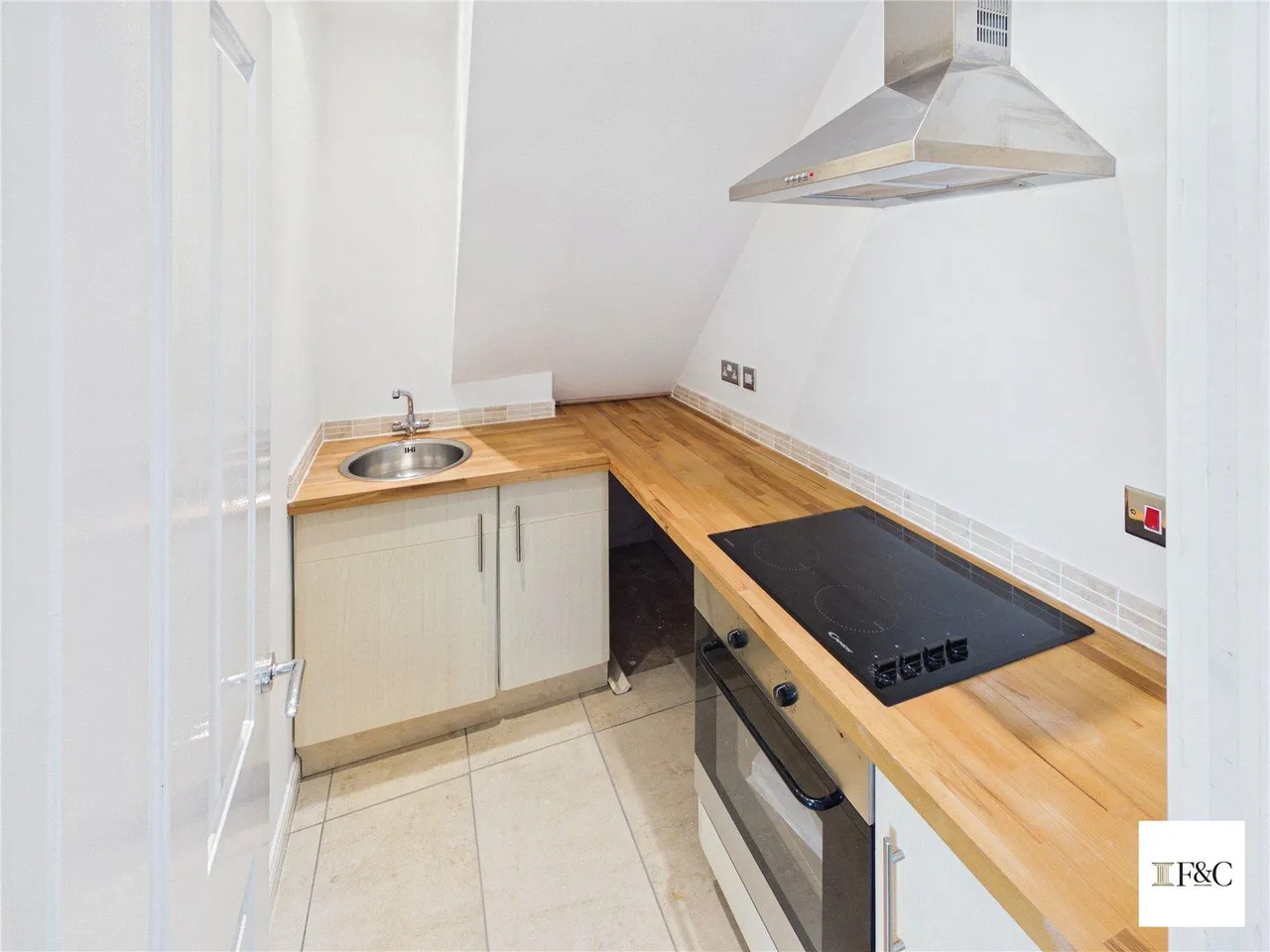 Exceptional Six-Bedroom Detached Family Home with Self-Contained Annexe and Direct Access to Cambourne Eco Park, photo 27