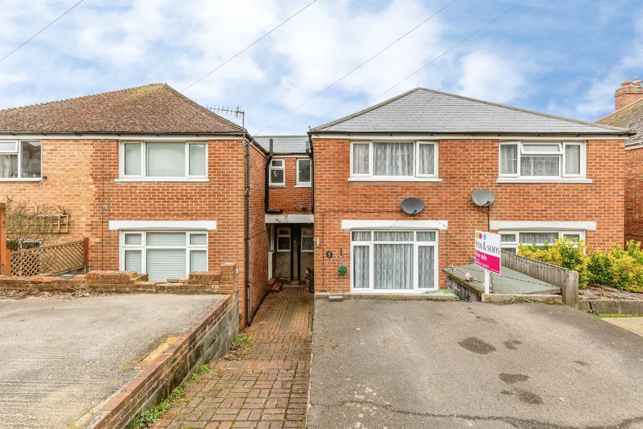 3 bed house for sale — Oakfield Road, HASTINGS