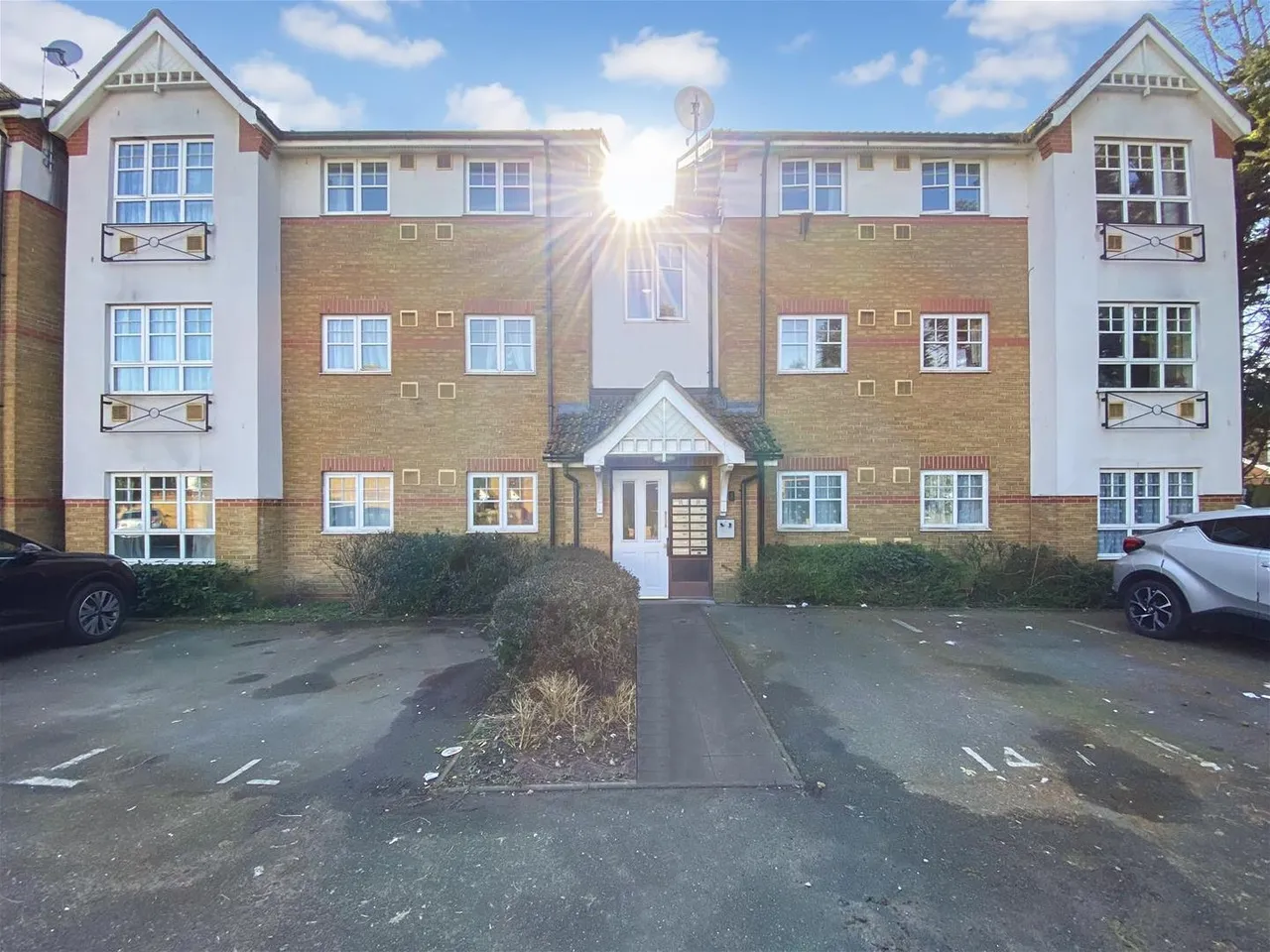 2 bed flat for sale — Newcombe Gardens, Hounslow