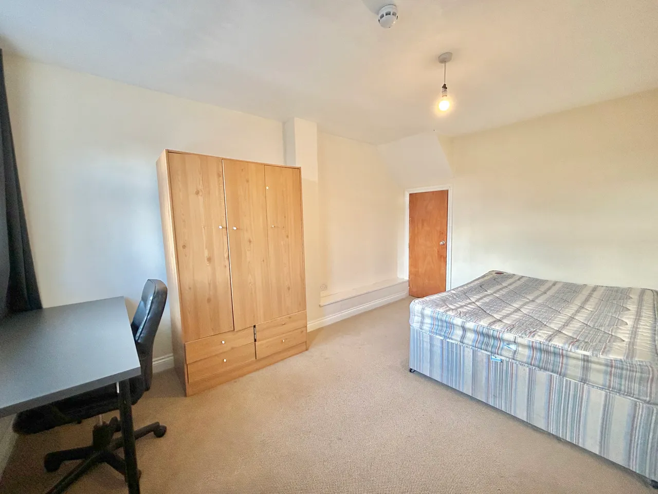 COWLEY ROAD, OXFORD, photo 9