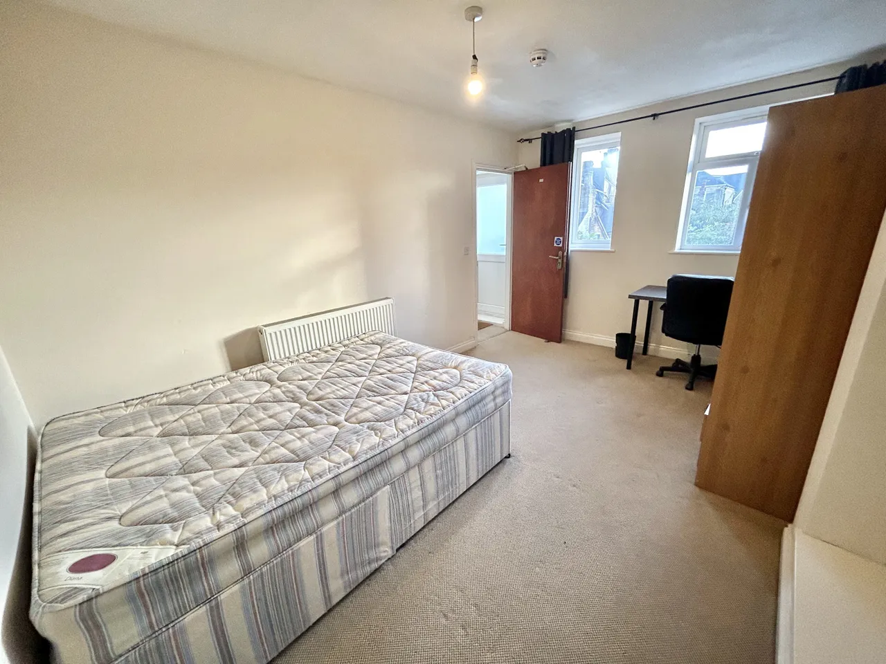 COWLEY ROAD, OXFORD, photo 8