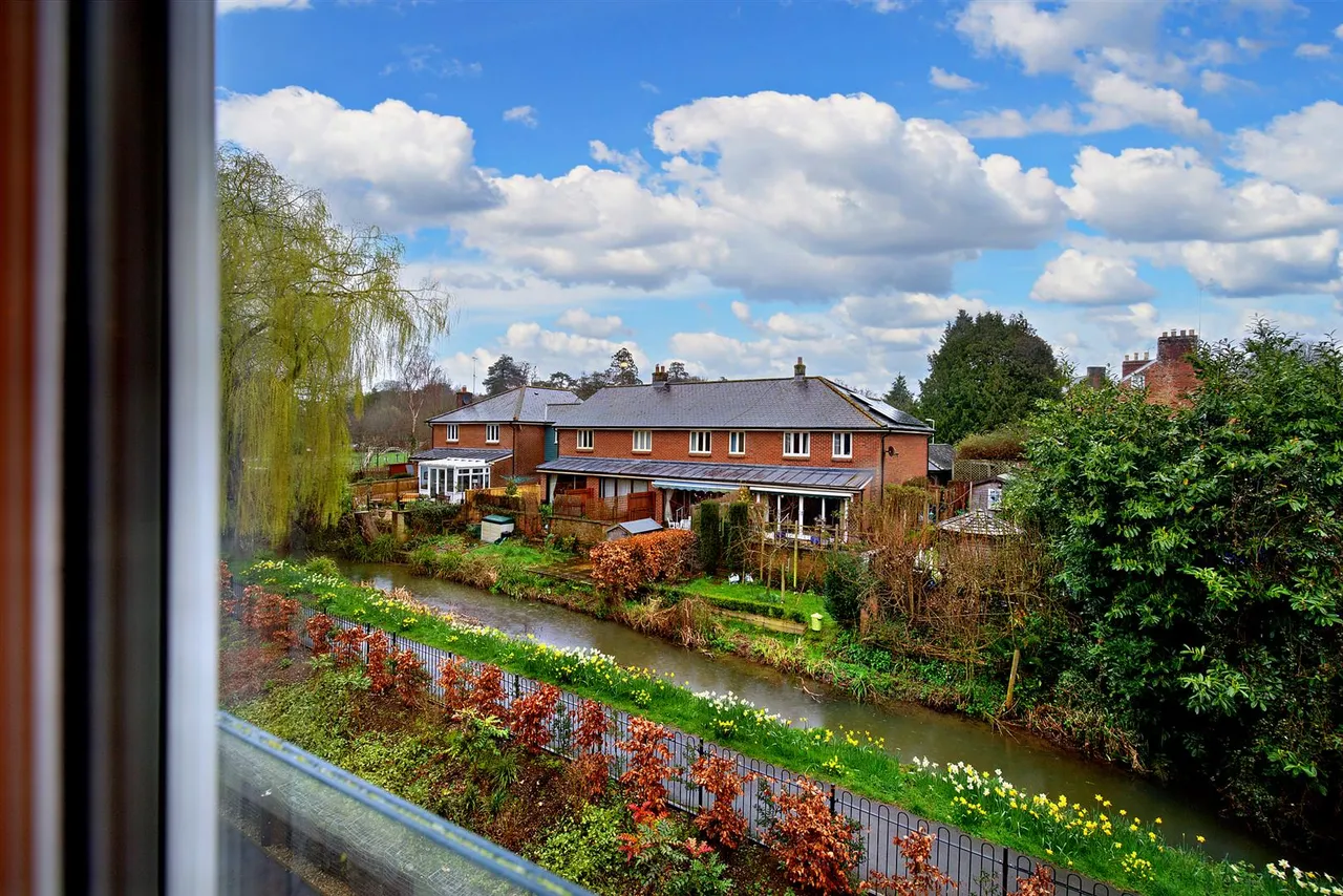 Tumbling Weir Way, Ottery St. Mary, EX11, photo 7