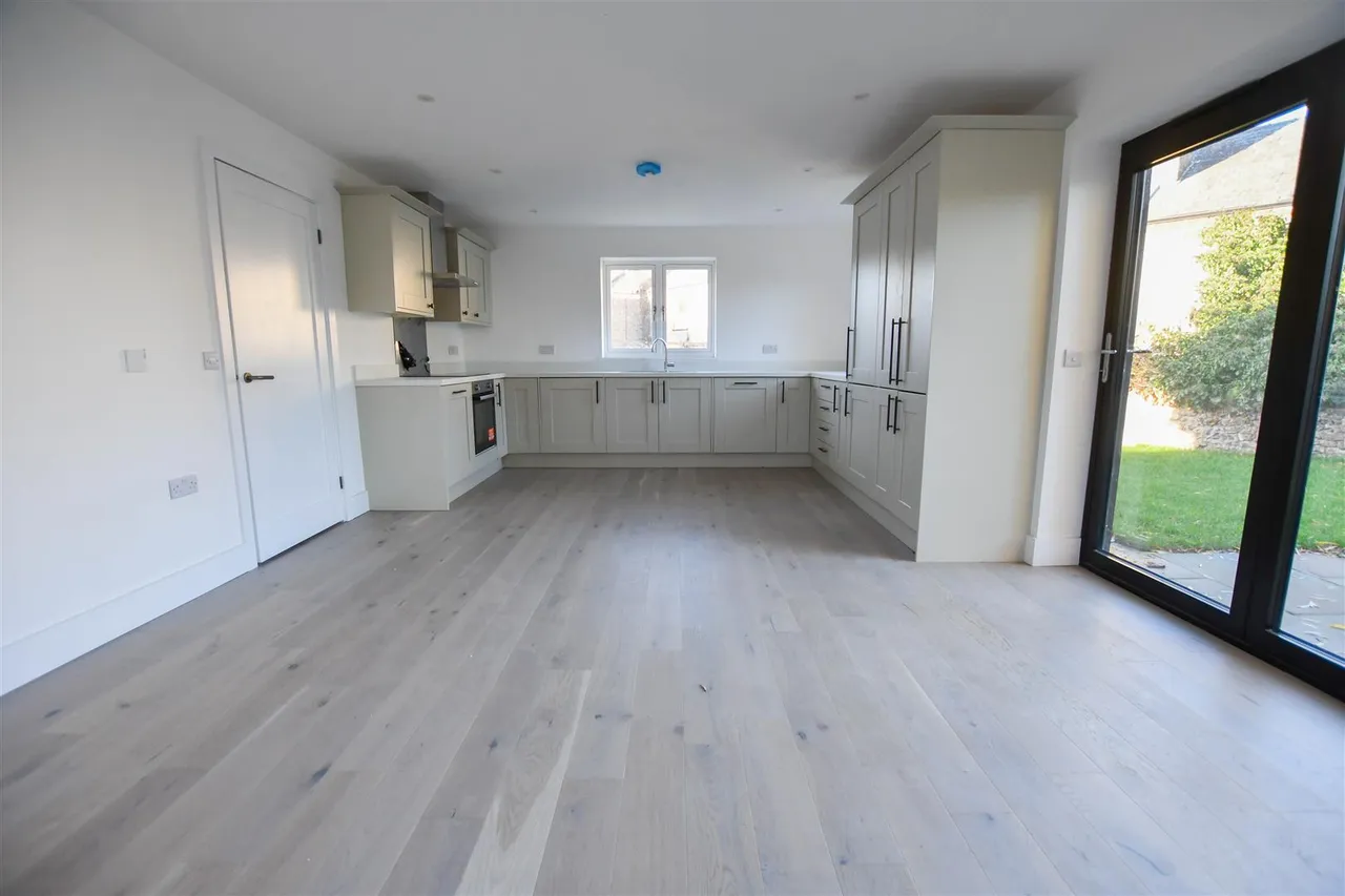 Park Avenue, Newmarket, CB8, photo 5