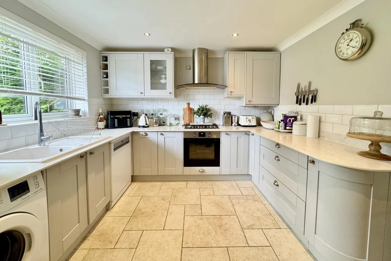 Guest Avenue, BH12, photo 5