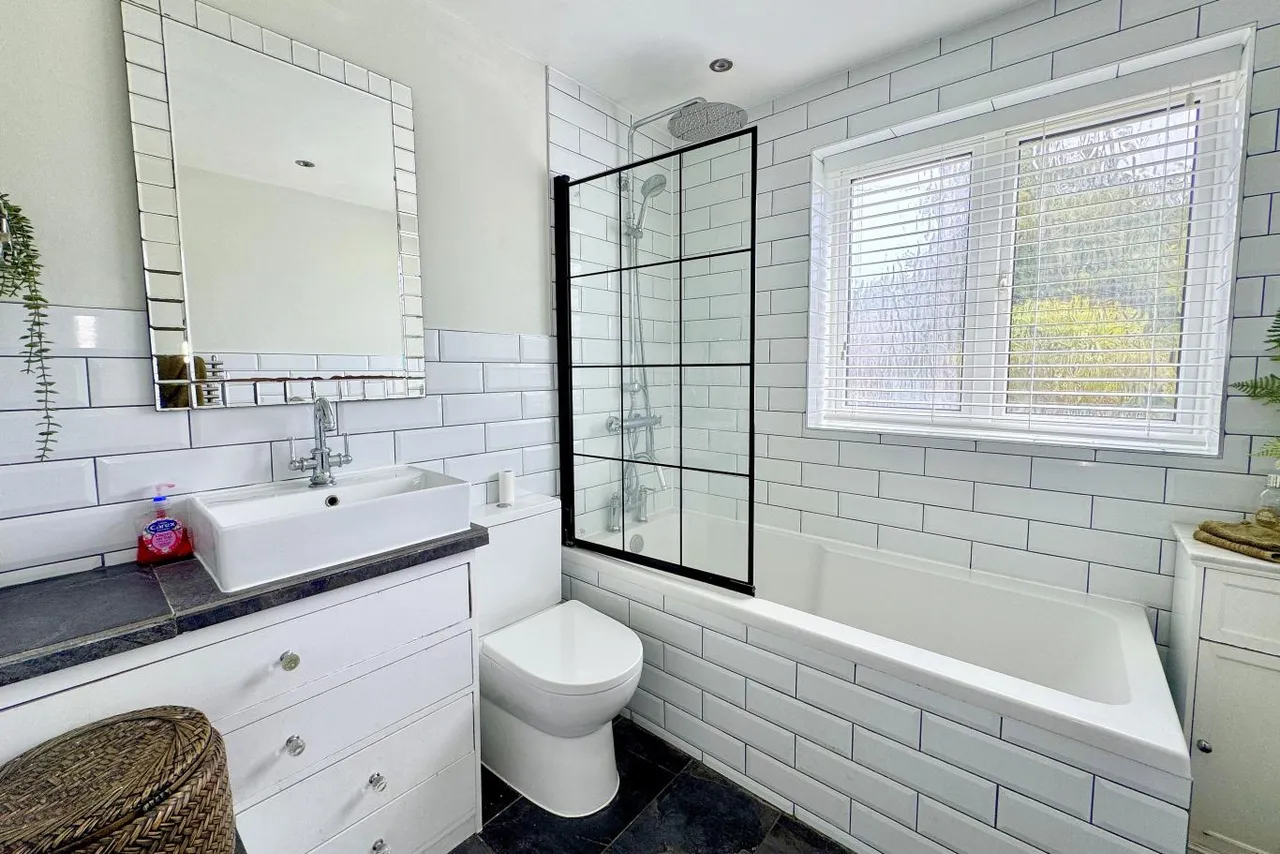 Guest Avenue, BH12, photo 16