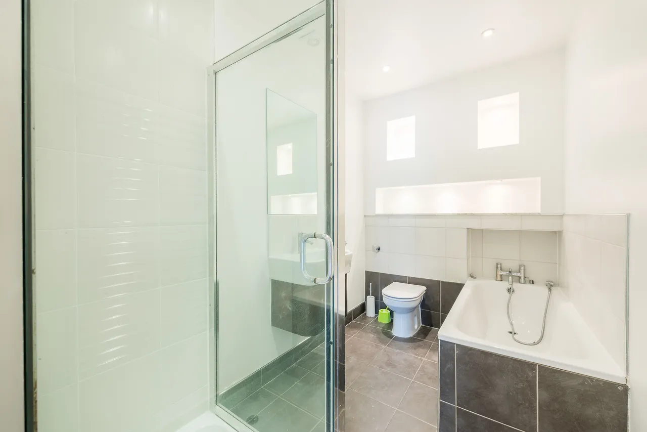 Flat 5, The Green Apartments, 374A Chiswick High Road, London, photo 6